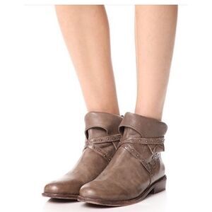 Free People size 9 Alamosa taupe leather ankle booties